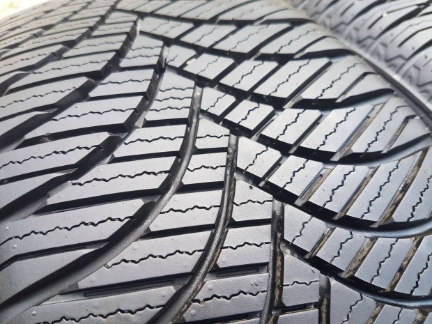 225/55 R16 négyévszak gumi 4db Goodride DOT2024