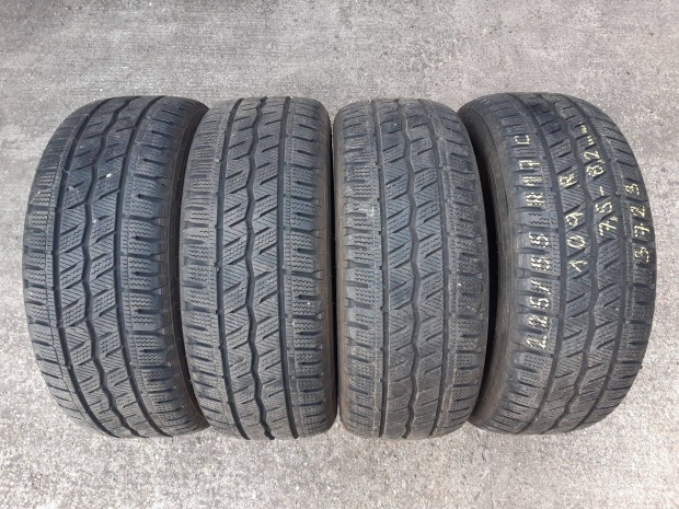 225/55 R17 C - Hankook téligumik