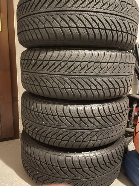 225/55 R17 Goodyear téli gumi,