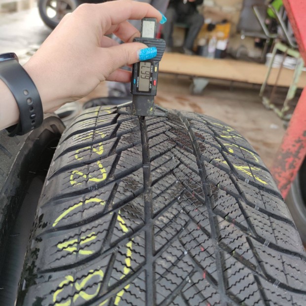 225/55 R18 Bridgestone téli gumi 40000ft a 2db /81/