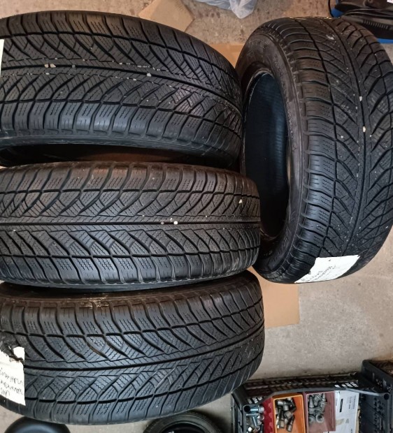 225/55 r17 97H Goodyear Ultragrip Performance 2 téli gumi garnitúra