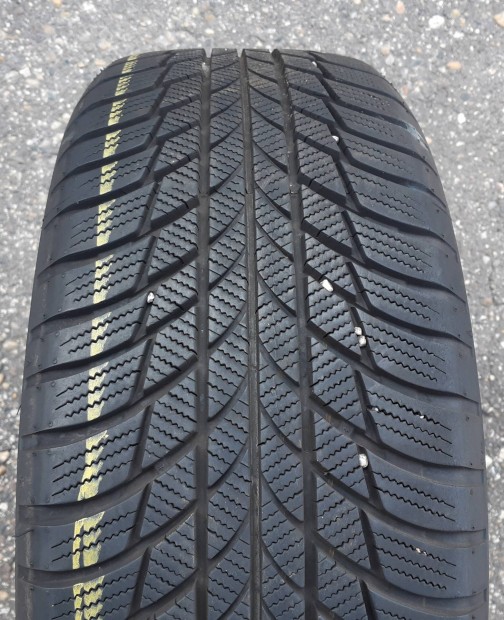 225/55 r17 Bridgestone Blizzak lm001. 2db.