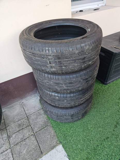 225 55 r17 Bridgestone defekttűrő gumiszett