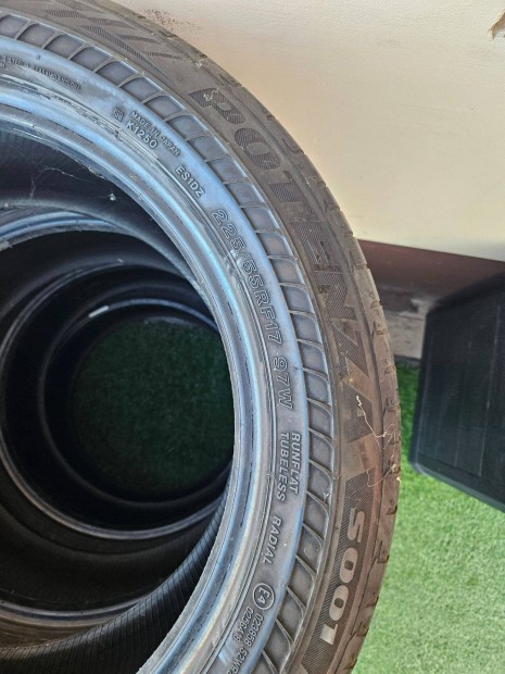 225 55 r17 Bridgestone defekttűrő gumiszett