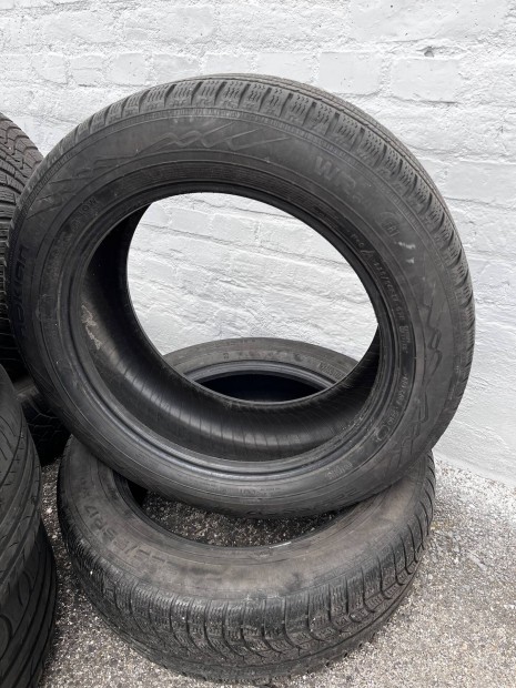 225/55 r17 Nokian téli gumi RSC defekttűrő