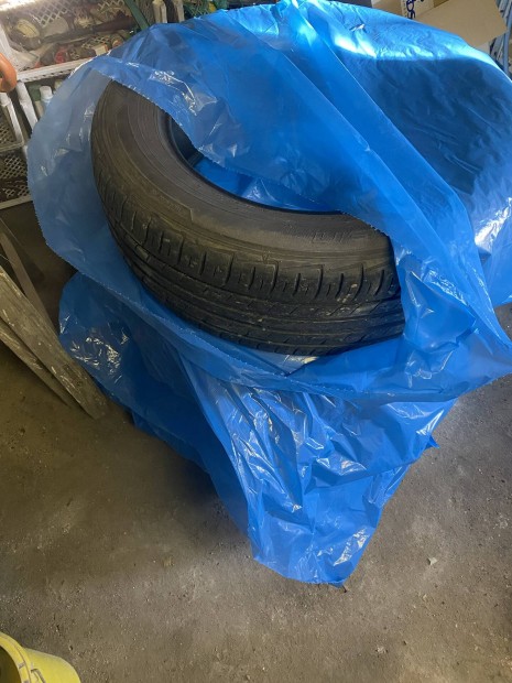 225/60R17 nyri kerkszett