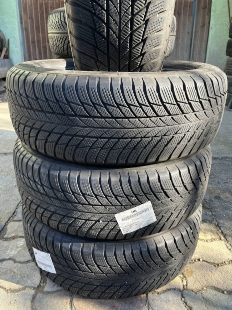 225/60R18 Bridgestone