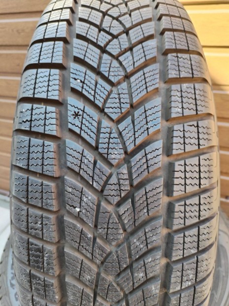 225 60 18 goodyear 225/60 R 18 téli gumi garnitura újszerű