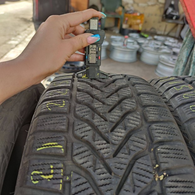 225/60 R17 Lassa téli gumi 70000ft a 4db/92/