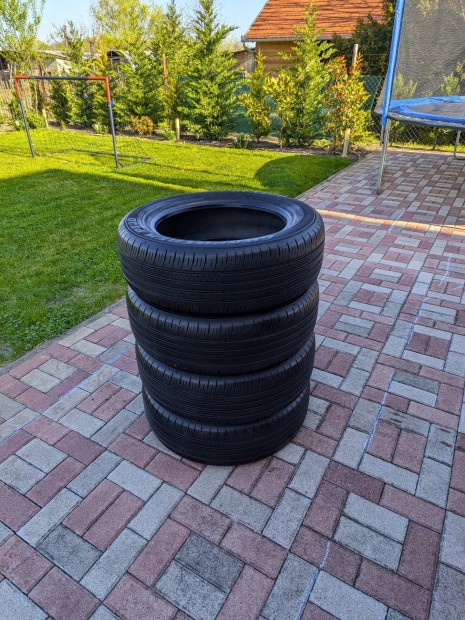 225/60 R18 Dunlop ny�rigumi garnit�ra 