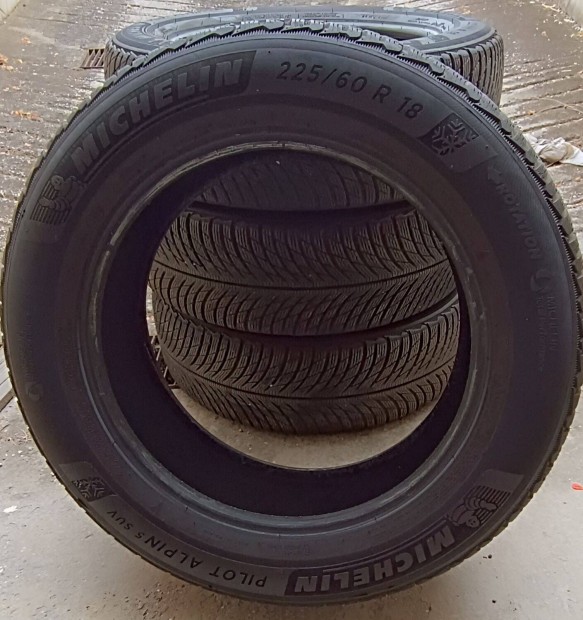 225/60 R18 Michelin Pilot Alpin 5 SUV 104H téligumi garnitúra