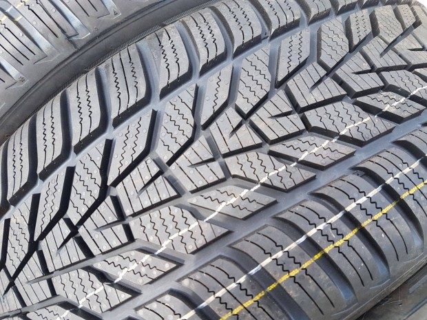 225/60 R18 új téli gumi 4db Hankook DOT2024