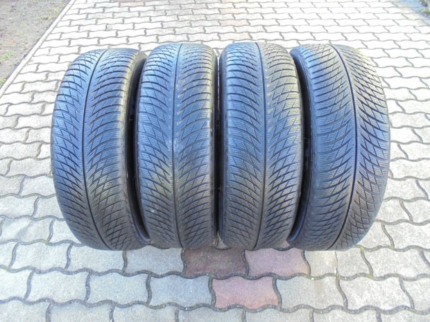225/60 R 18" -as újszerű Michelin téli gumi eladó