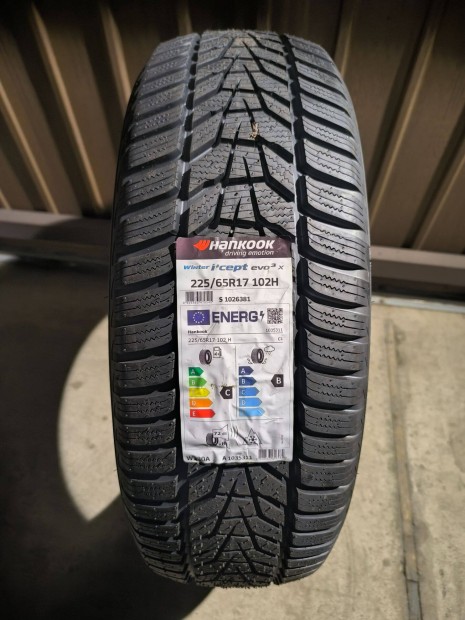 225/65R17 �j Hankook t�li gumi garnit�ra 225/65 r17