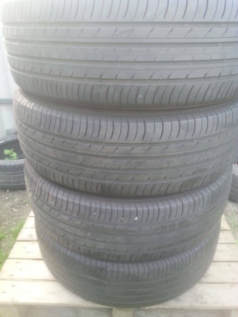 225/65R17 Yokohama 4x4 SUV nyári gumi garnitúra