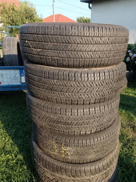 225/65R17 Yokohama nyári gumi