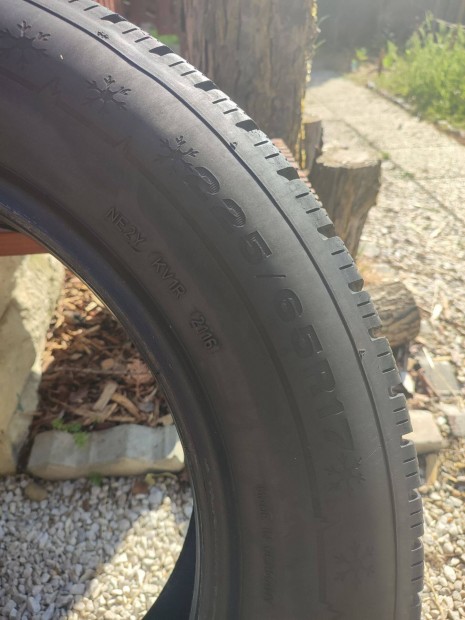 225/65R17 es Dunlop téligumi