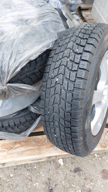 225/65R 17.Téli gumi alu felnivel.