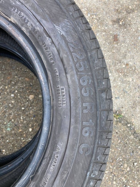 225/65 16C Barum gumi 2dbegyben
