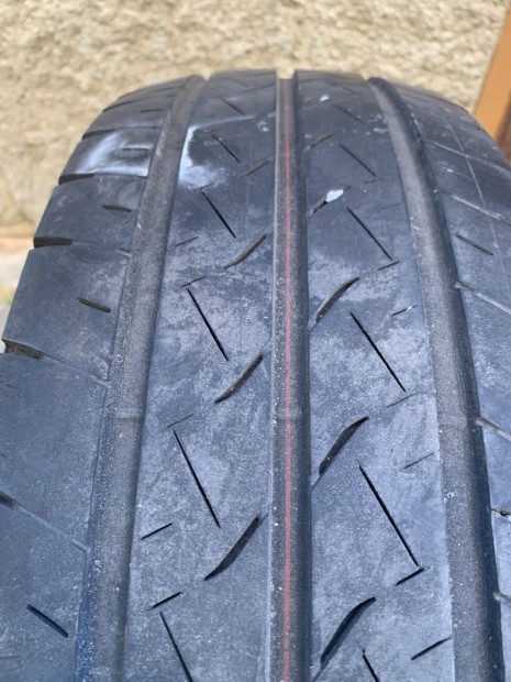 225/65 R16 C Kisteherautó nyárigumi