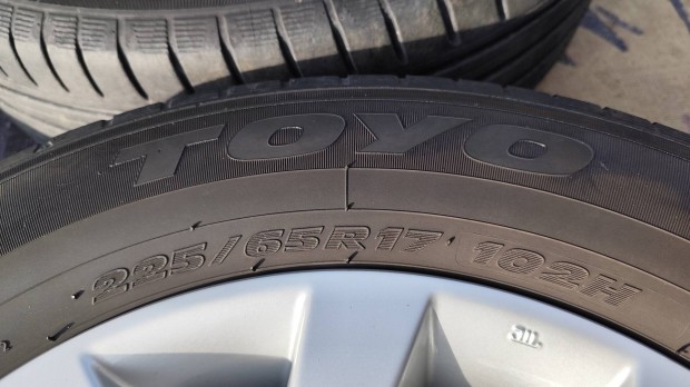 225/65 R17 102H Toyo CF2 Proxes SUV Nyrigumi (csak a gumik)