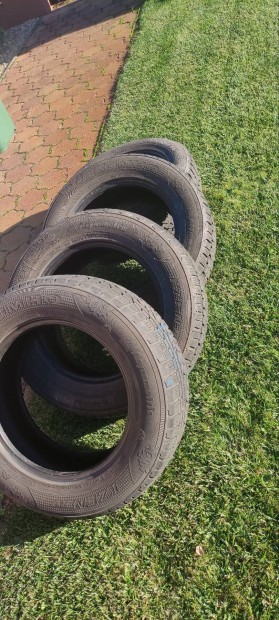 225/65 R17 4 db Kumho tli gumi 