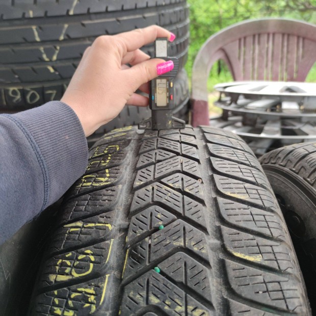 225/65 R17 Pirelli téli gumi 15000ft a 4db/58/