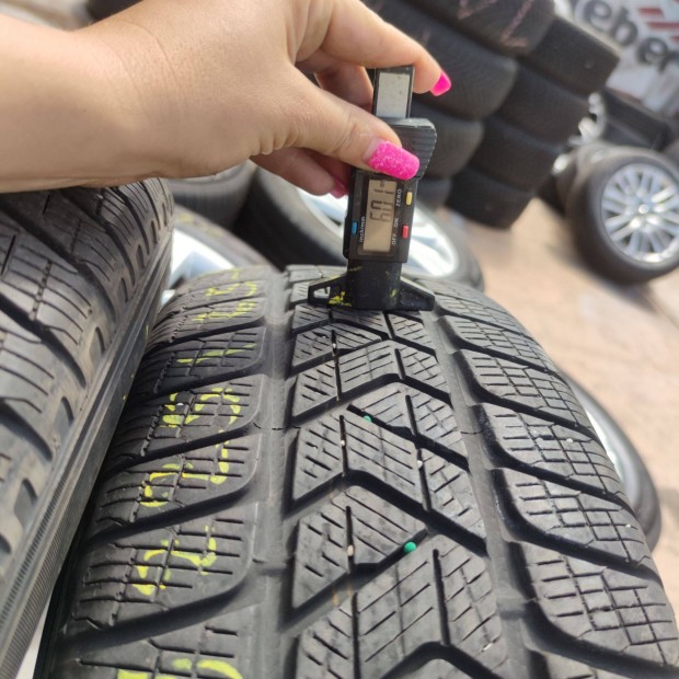 225/65 R17 Pirelli téli gumi 40000ft a 4db/157/