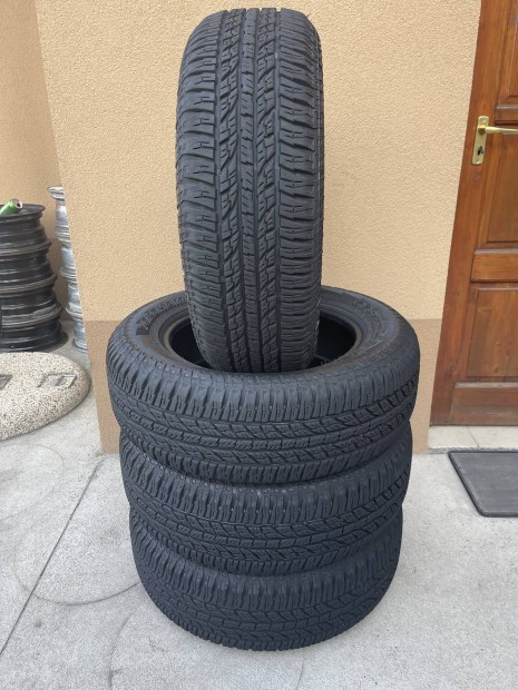 225/65 R17 Yokohama Geolandar A/T �j Terepj�r� garnit�ra 
