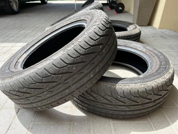 225/65 r17 Uniroyal nyári gumi