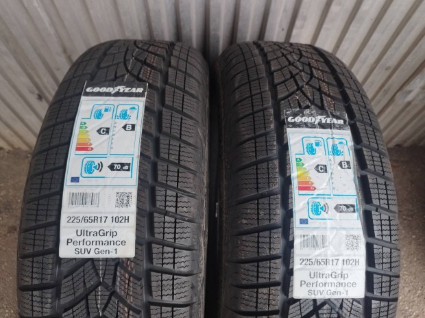 225 65 r17 j Goodyear Ultragrip Performance tligumi 2db