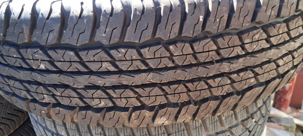 225/70r17C 4 db gumi elad. 