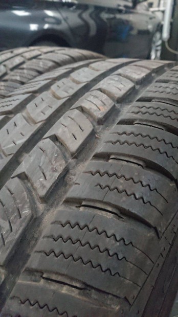 225/75R16C hasznlt kisterheraut tligumi Contitnental (4db)