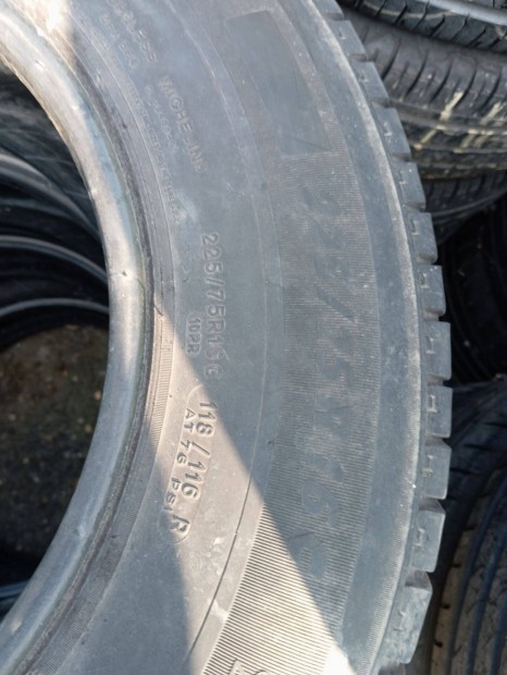 225/75R16C nyrigumi