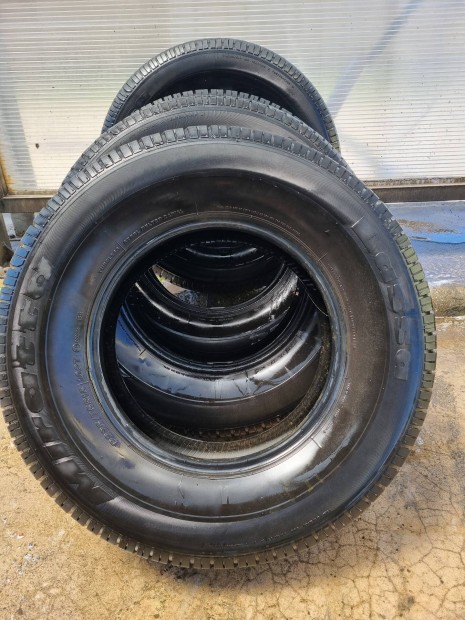 225/75 R15" nyri gumi elad