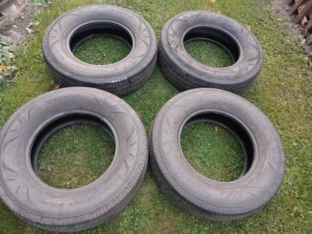 225/75 R16C Ny�ri Toyo