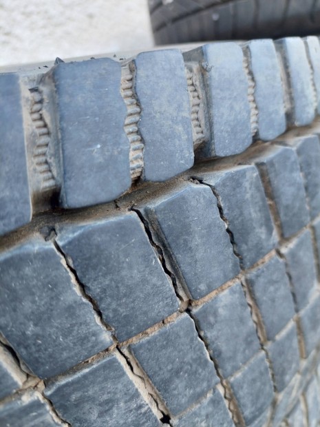 225/75r17.5 Continental húzó kerekek eladók!