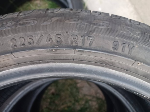 225/ 45 R 17 pirelli nyri gumigarnitra 