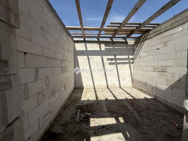 227 nm-es h�z elad� Pilis