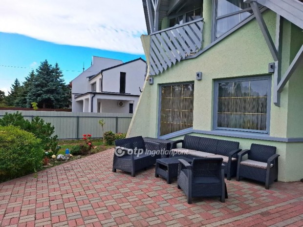 228 nm-es h�z elad� B�k�scsaba