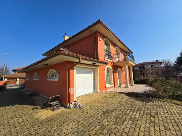 229 nm-es h�z elad� Gy�r