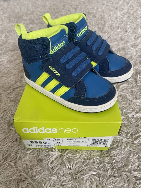 22 Adidas Neo cipő