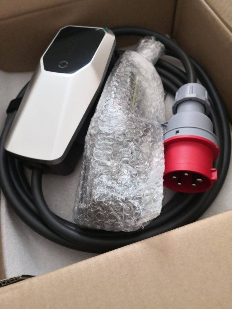 22 KW-os Type 2 elektromos aut tlt j 3 fzis (3x32A) EVSE