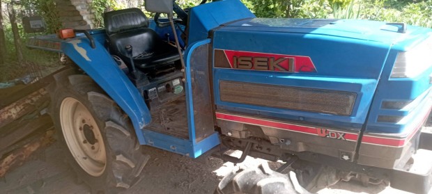 22 Le japán kistraktor Talajmaróval 4x4 22Le Szervós Iranyváltós