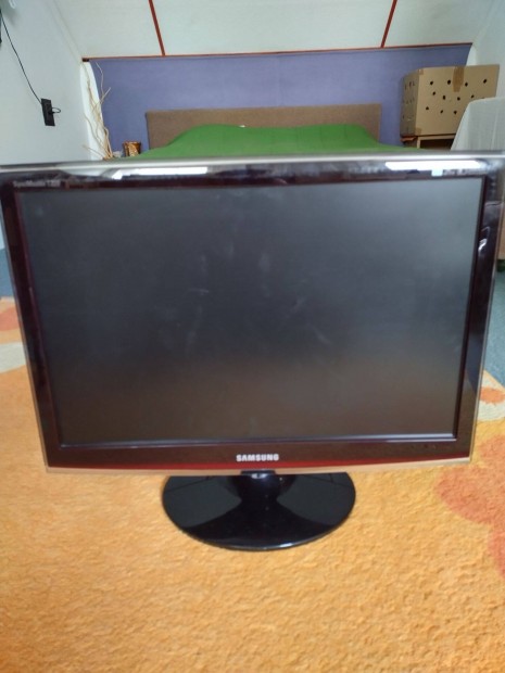 22" wide Samsung TFT monitor 1680*1050, 2ms, D-Sub, DVI elad Bajn