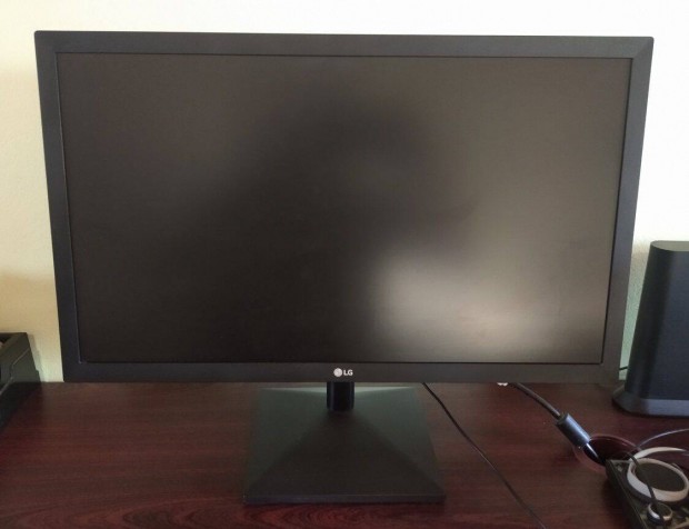 22-os LG Full-HD LED monitor, Pesten szlltssal