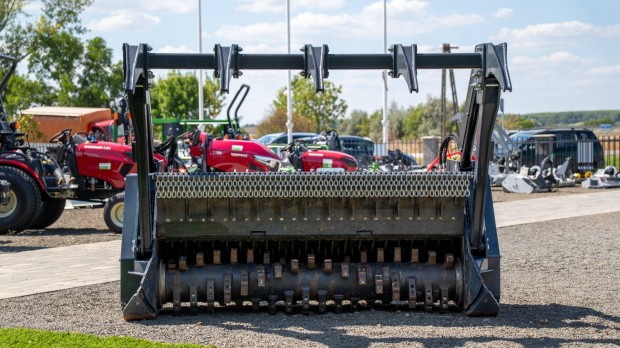 230 cm munkaszélességű erdészeti fixfogas szárzúzó