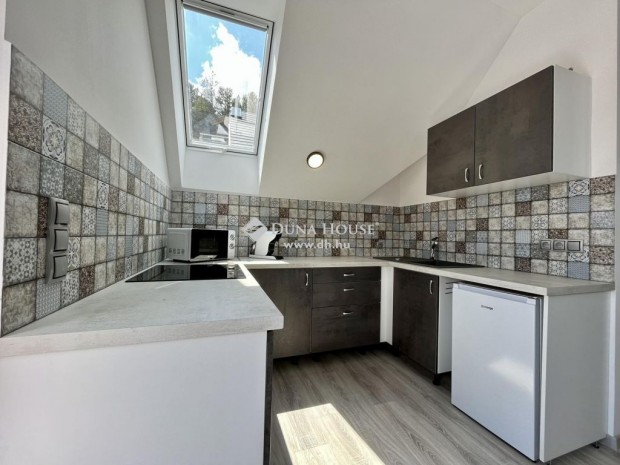 233 nm-es h�z elad� Balatonf�red