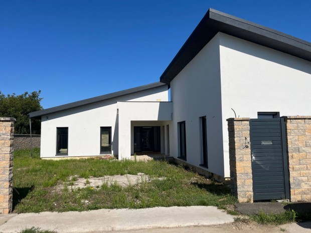 234 nm-es luxus csal�di h�z Hidasn�metiben elad�!