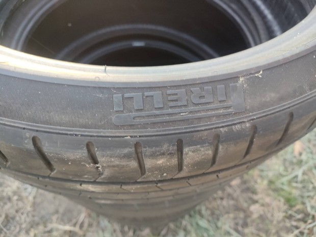 235/35R19 Pirelli 